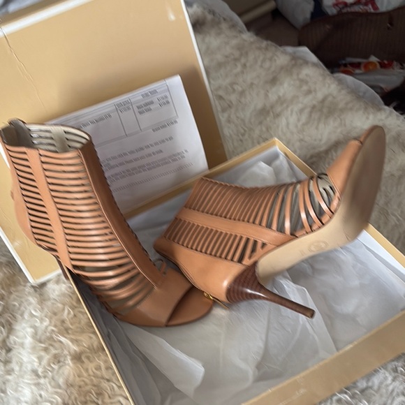 MICHAEL Michael Kors Tan Ankle Boots - Picture 3 of 4